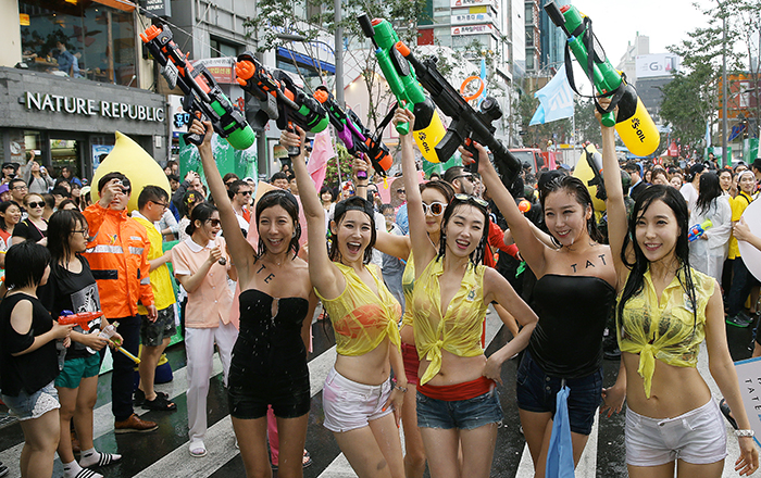 sinchon water festival 3.jpg