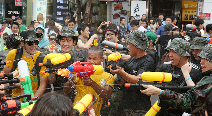 sinchon water festival 4.jpg